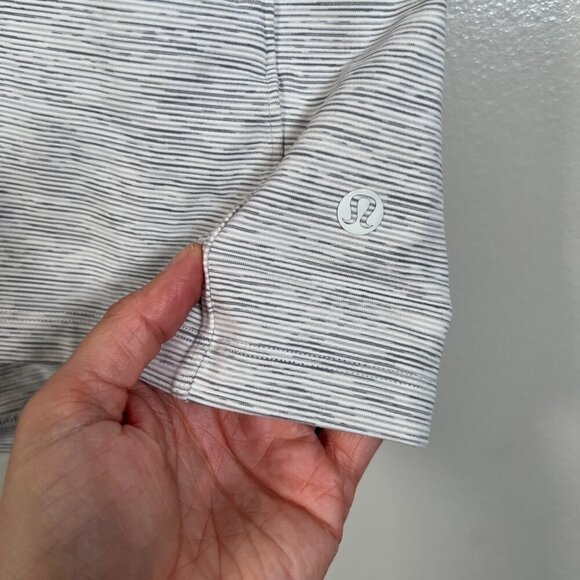 Lululemon On The Fly Short 2.5" Size 6 Wee Are From Space Nimbus Gray Athletic - Picture 3 of 6